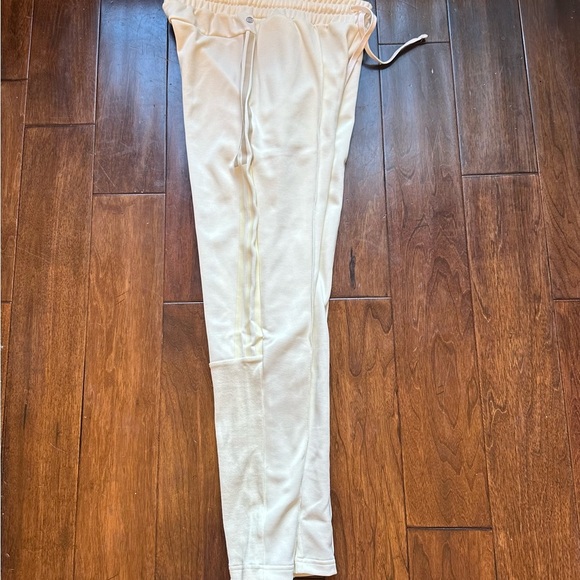 Adidas Women's Regular Fit Elastic Waist Zip Pockets Tricot Pants Off White NWT - Picture 8 of 12
